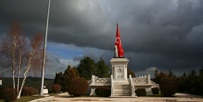 Şehit Sancaktar Mehmetçik Anıtı