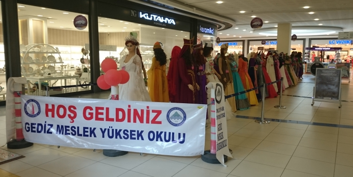 Gediz MYO Öğrencilerinin Hazırlamış Olduğu Kıyafet Sergisi Kütahya Sera Park AVM Sergi Salonu’nda Sergilendi