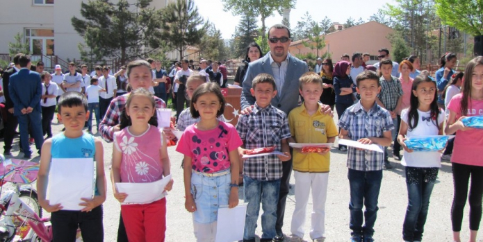 Meslek Yüksekokulumuz Müdürü Yrd.doç.dr.süleyman Emre Özcan 19 Mayıs Atatürk‘ü Anma Gençlik ve Spor Bayramı Kutlamalarına Katıldı
